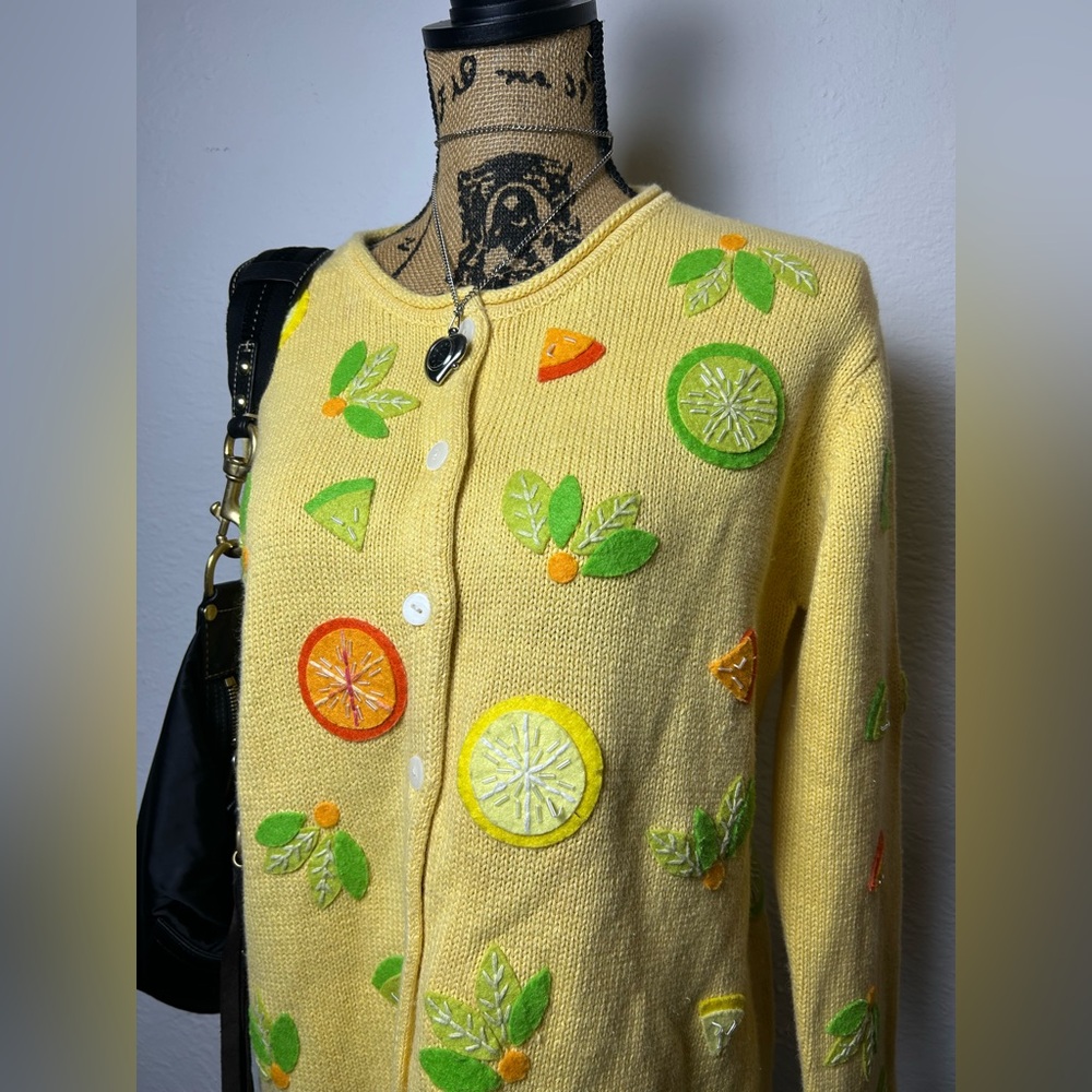 vintage htf Talbots women’s whimsical lemon and orange citrus sweater button-up